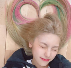 Rambut Yeji ITZY dengan Warna Gulali untuk Comeback NOT SHY!